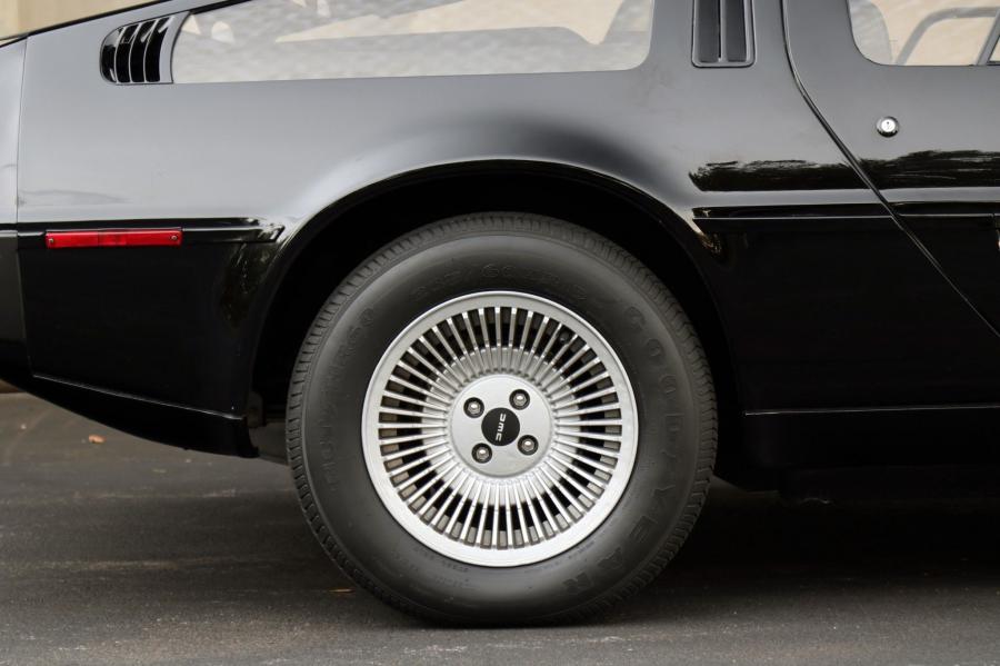 Детали экстерьера DeLorean DMC-12 in Black 1981 года  (фото 64 из 207)